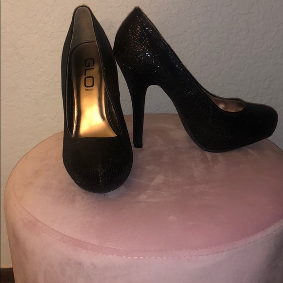 High Heels - Picture 3 of 4